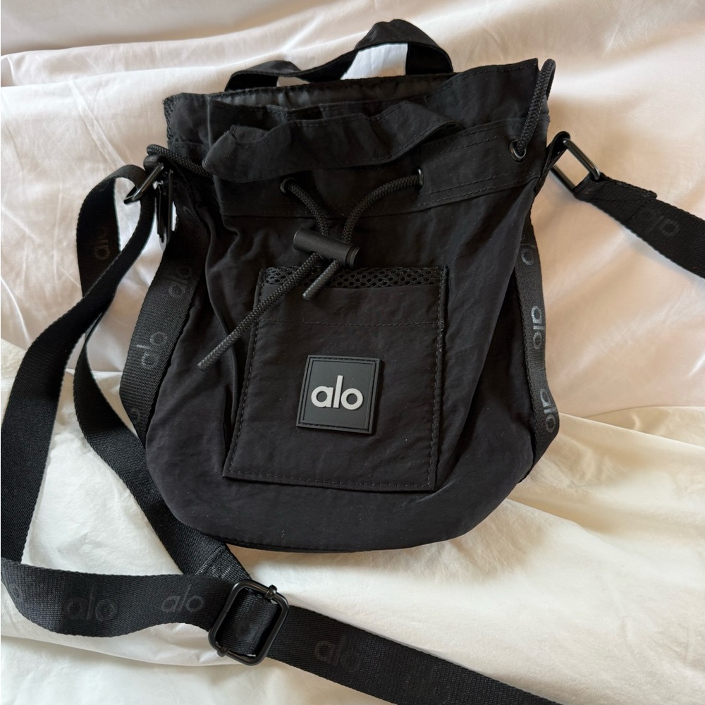 ALO Yoga Black Men's Messenger Crossbody Sling Bag